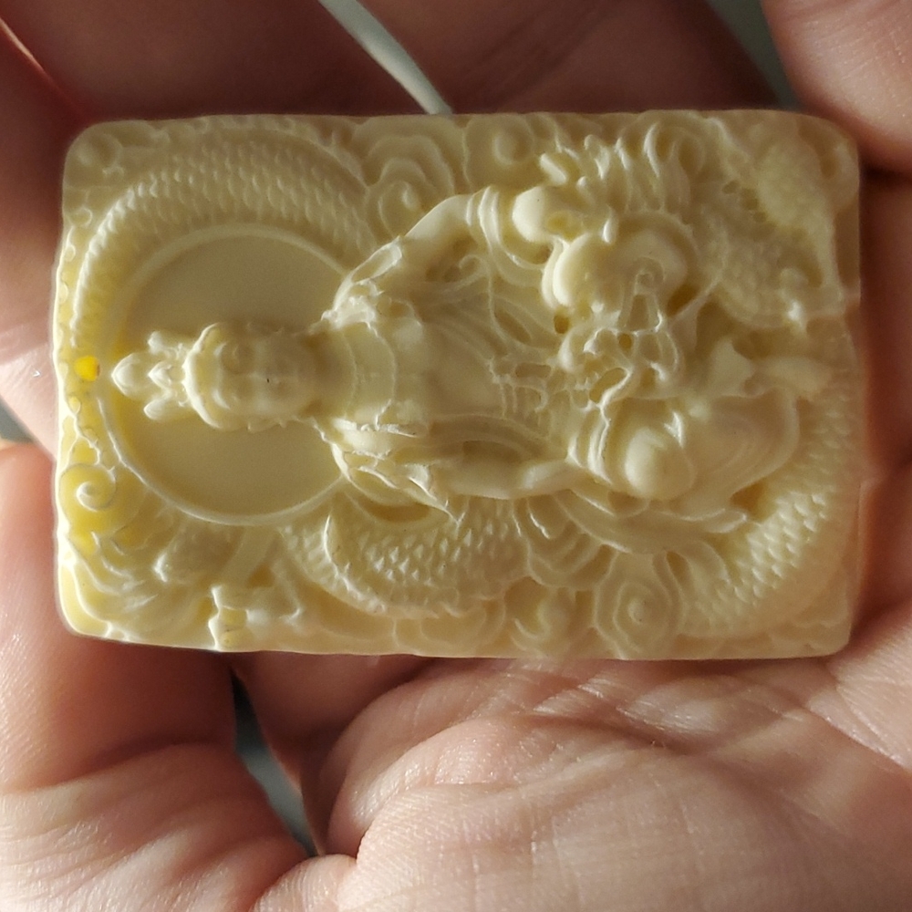 New Natural White Tridacna Hand Carved Guanyin Pendant Amulet.